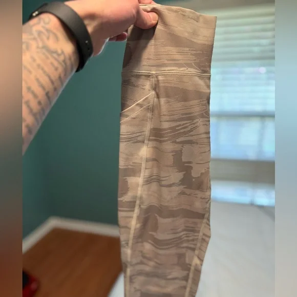 Alphalete Surface Pocket Leggings - Picture 10 of 12